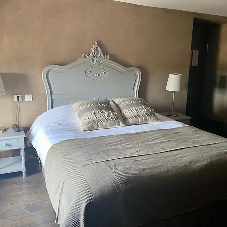 Hotel De La Tour Chatillon sur Chalaronne Bagian luar foto