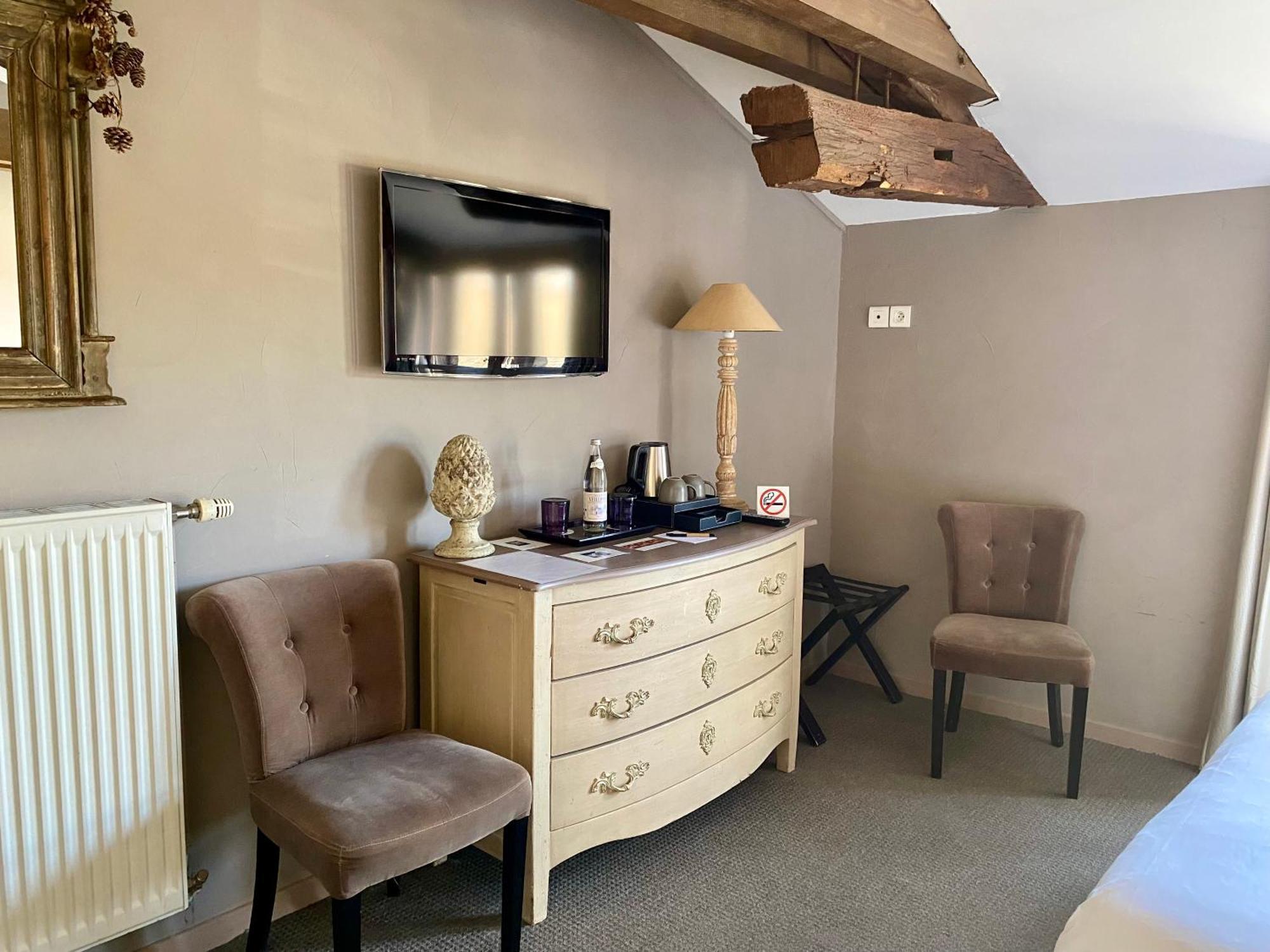 Hotel De La Tour Chatillon sur Chalaronne Bagian luar foto