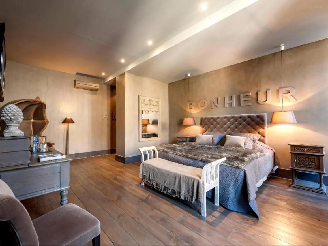 Hotel De La Tour Chatillon sur Chalaronne Bagian luar foto