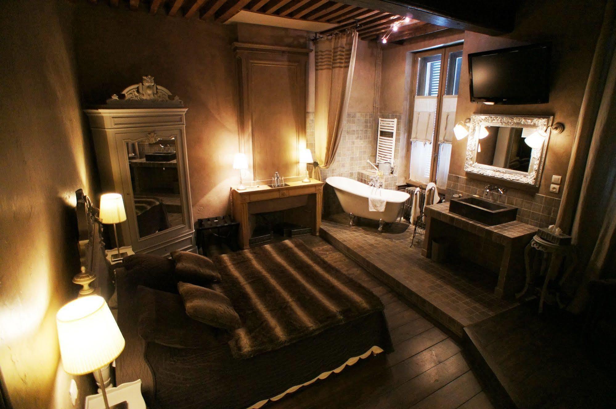 Hotel De La Tour Chatillon sur Chalaronne Bagian luar foto